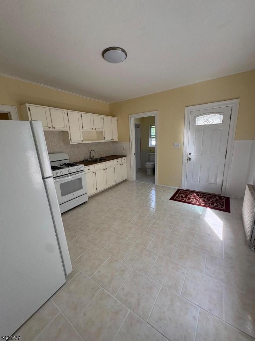 79 Midland Ave 1 Property Photo 7
