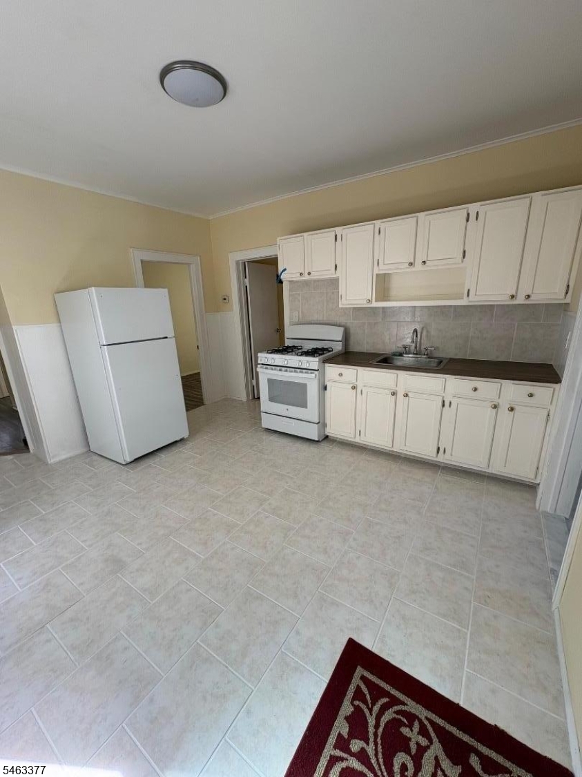 79 Midland Ave 1 Property Photo 9
