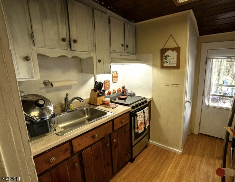 15 Lewis St Property Photo 3