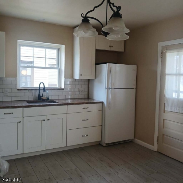120 Jefferson Pl Property Photo 3