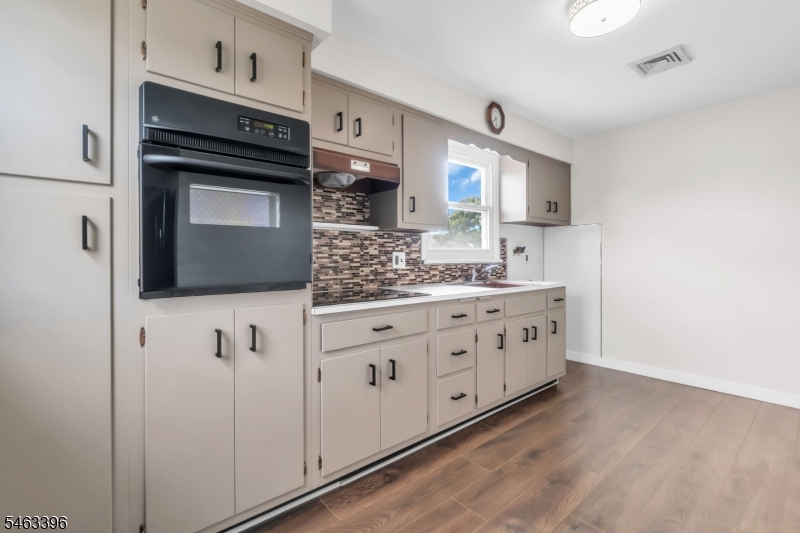 115 Van Riper Ave 2 Property Photo 5