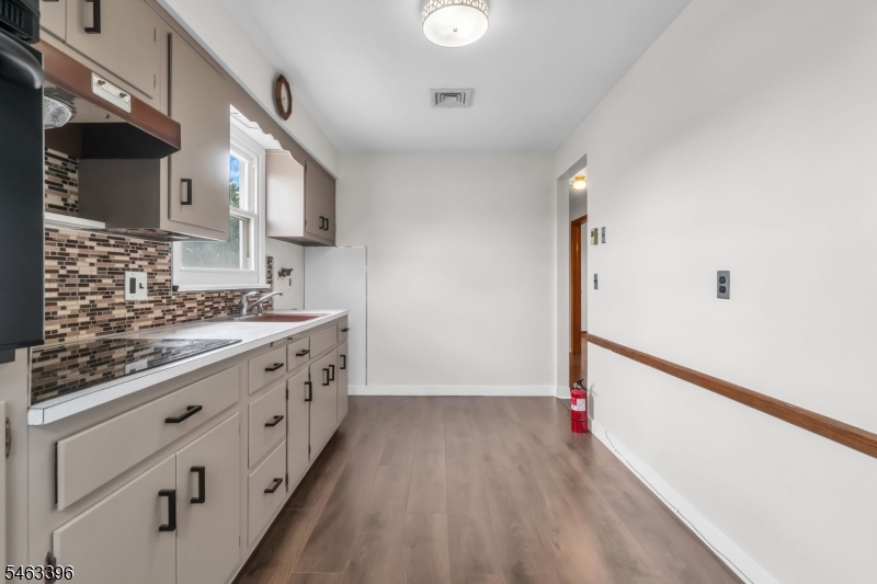 115 Van Riper Ave 2 Property Photo 6
