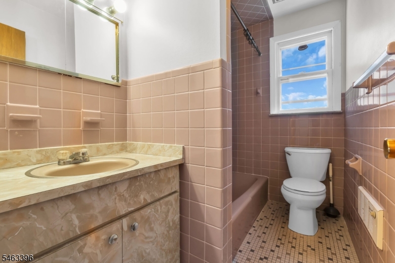 115 Van Riper Ave 2 Property Photo 14