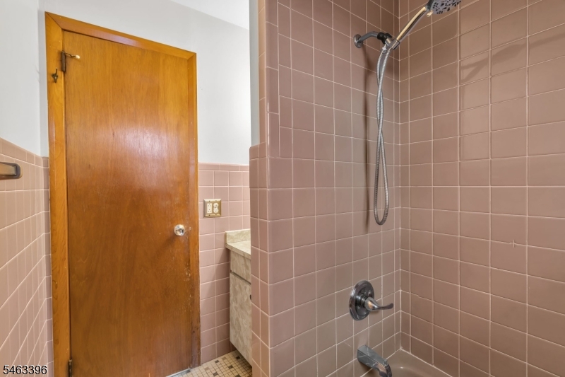 115 Van Riper Ave 2 Property Photo 16