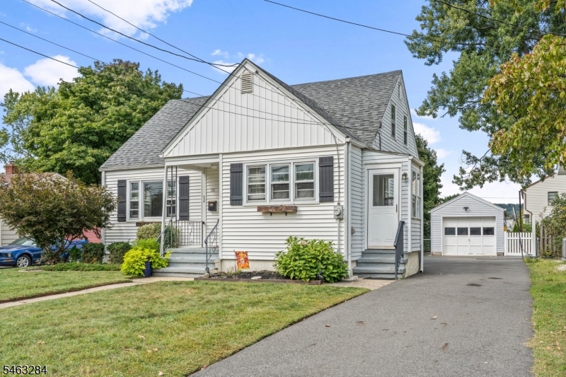 151 Harris Ave Property Photo 2