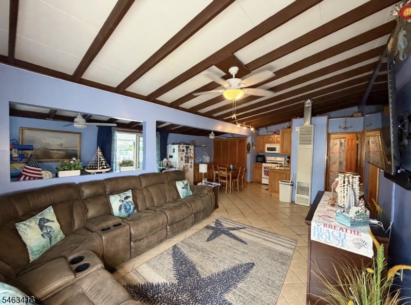 15 Beverly Ln Property Photo 2