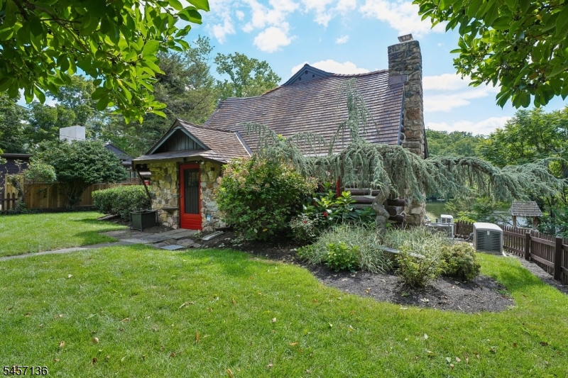 22 Lake Trail Property Photo 3