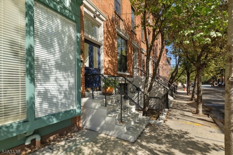 273 Monmouth St 273c Property Photo 1