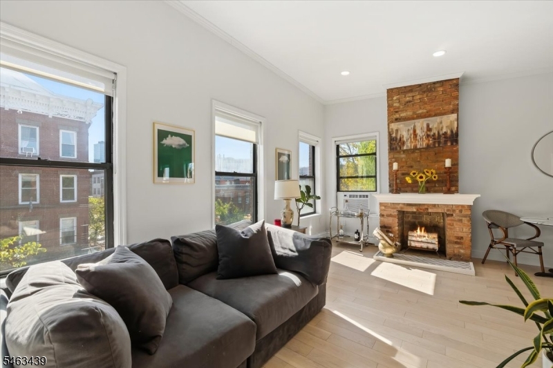 273 Monmouth St 273c Property Photo 3