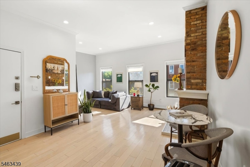 273 Monmouth St 273c Property Photo 4