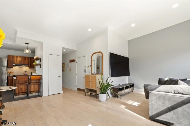 273 Monmouth St 273c Property Photo 8