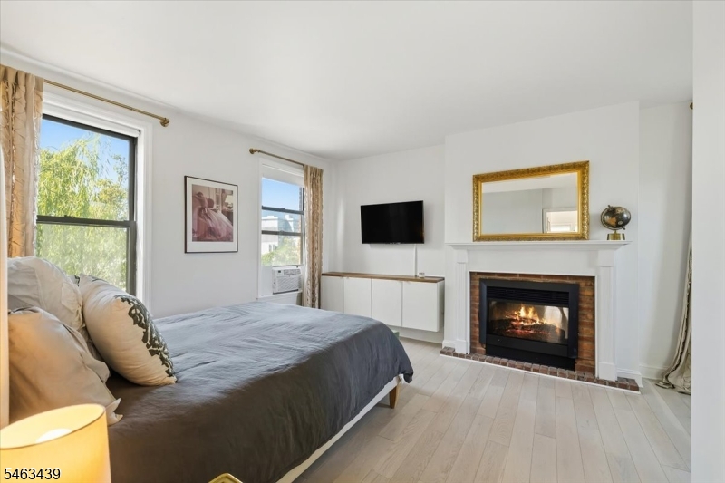 273 Monmouth St 273c Property Photo 12