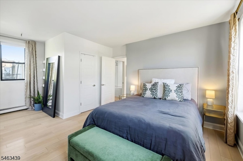273 Monmouth St 273c Property Photo 15