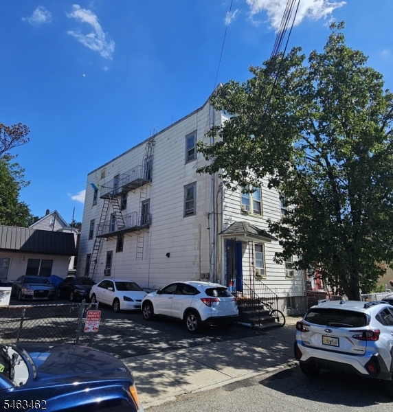 27 Milosh St Property Photo 1