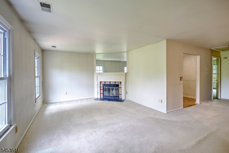 89 Jamestown Rd. Property Photo 2