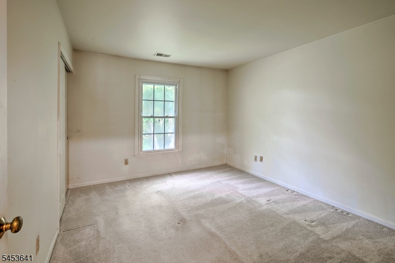 89 Jamestown Rd. Property Photo 8