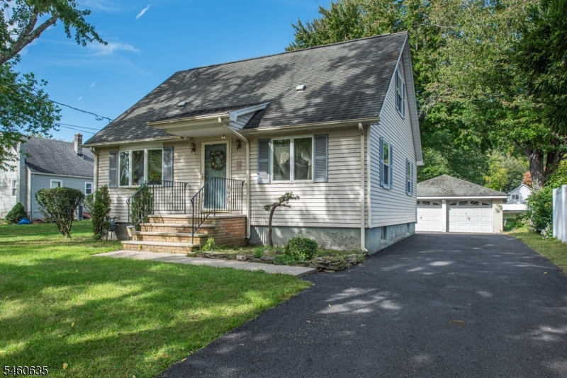 97 Van Dam Ave Property Photo 1
