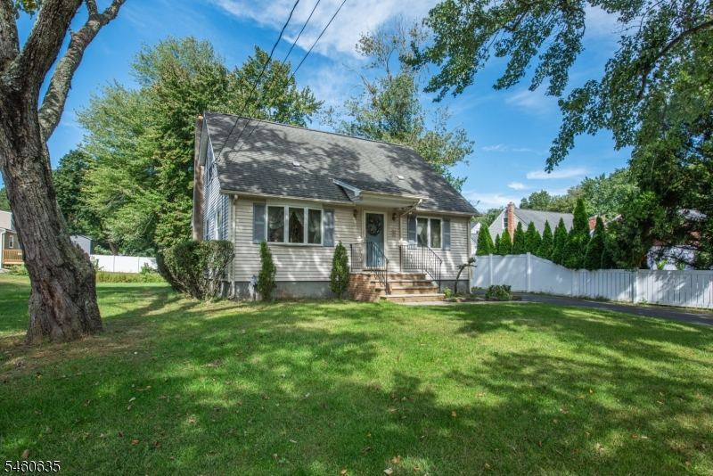 97 Van Dam Ave Property Photo 3
