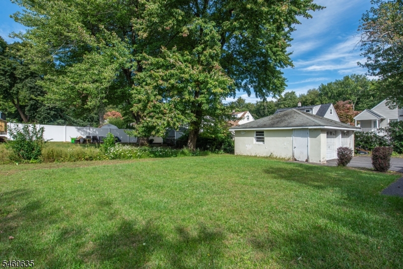 97 Van Dam Ave Property Photo 6