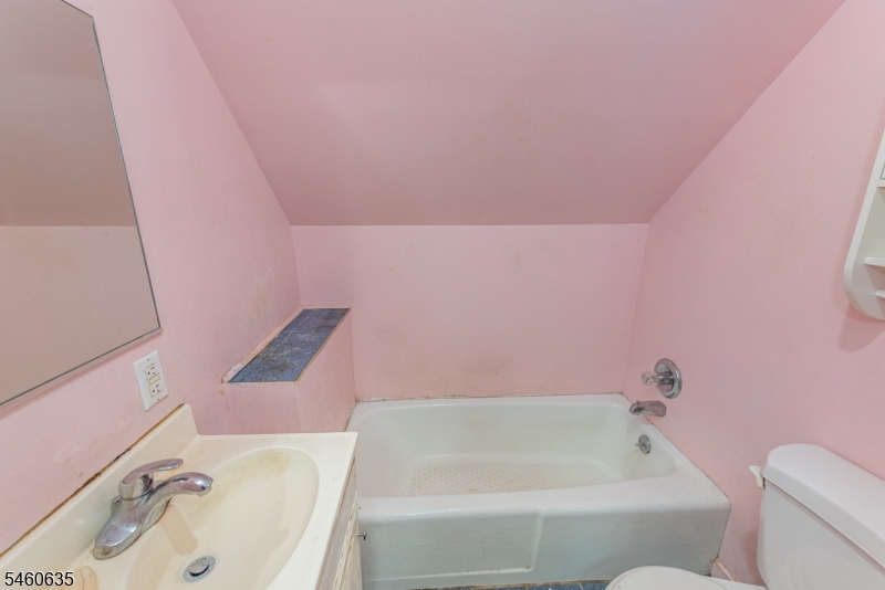97 Van Dam Ave Property Photo 24