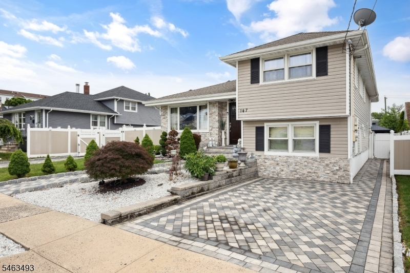 147 James St Property Photo 2