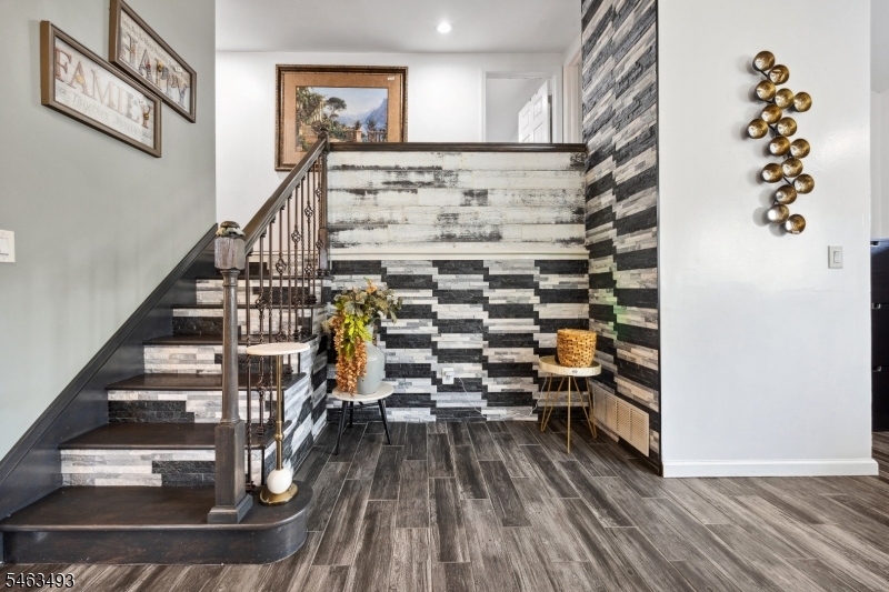 147 James St Property Photo 8