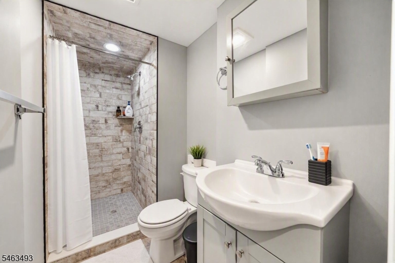 147 James St Property Photo 30