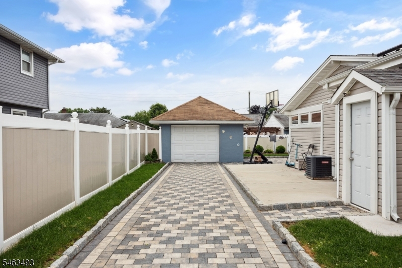 147 James St Property Photo 31