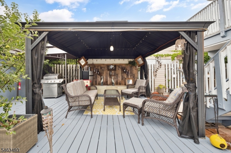 147 James St Property Photo 36