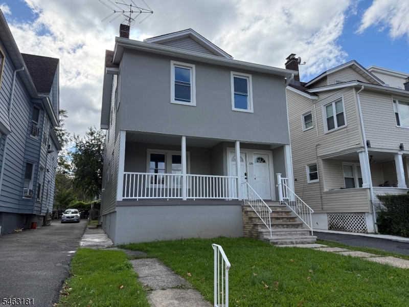 226 N Clinton St 1 Property Photo 1
