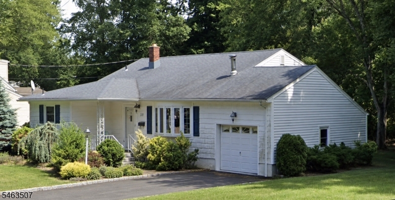 38 Sherwood Ave Property Photo 1