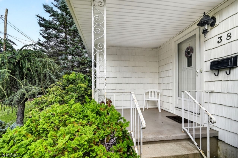 38 Sherwood Ave Property Photo 2