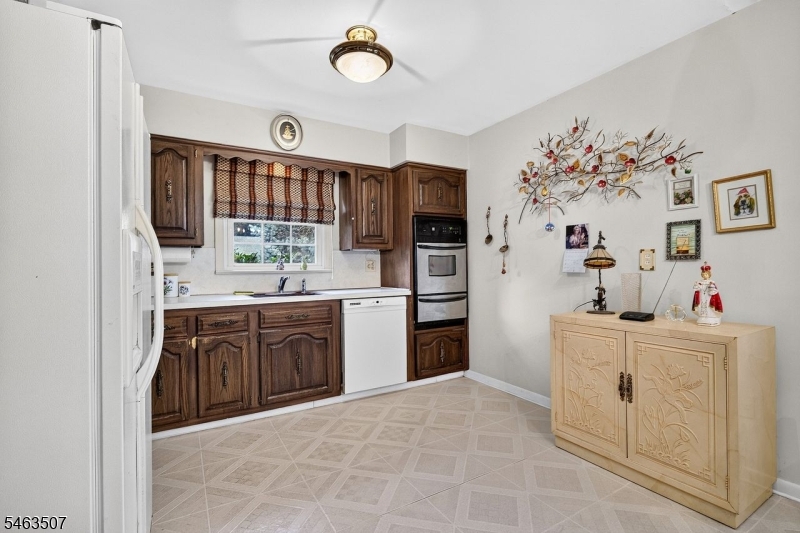38 Sherwood Ave Property Photo 5