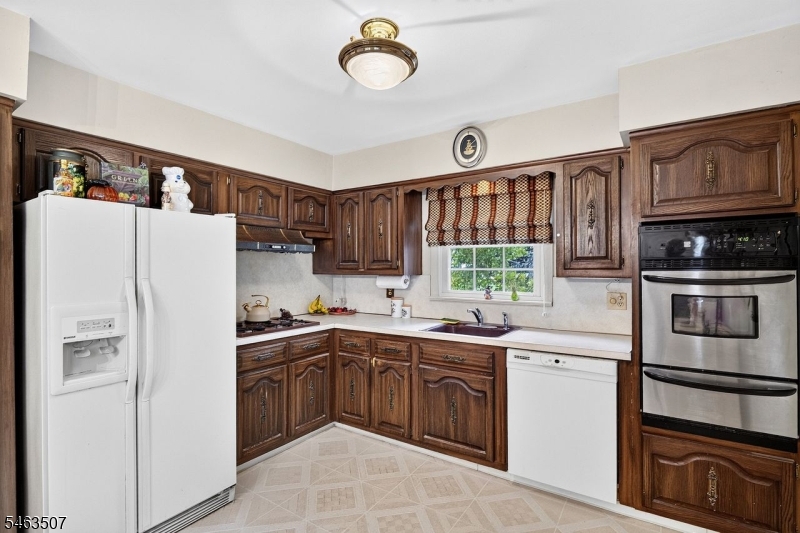 38 Sherwood Ave Property Photo 6