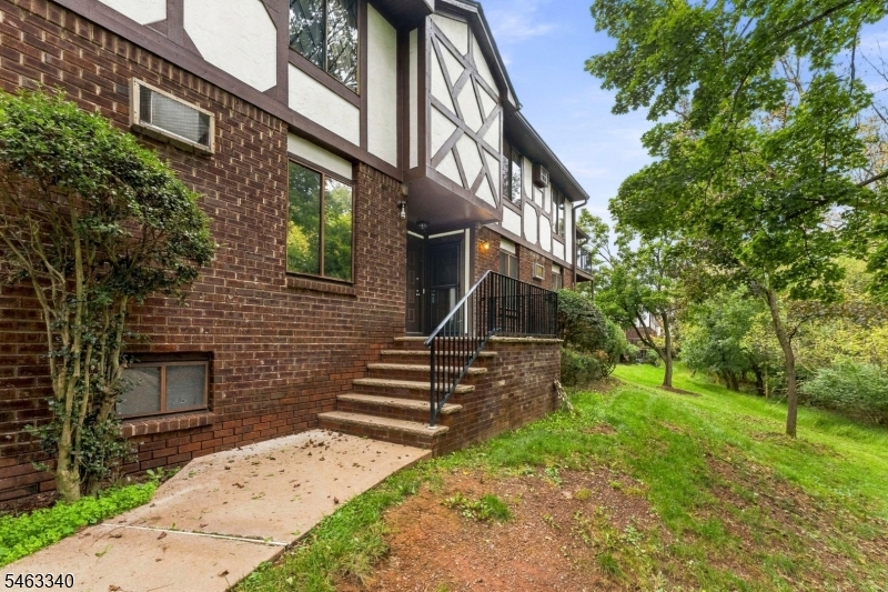 76 Farm Rd Property Photo 3