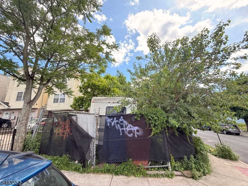 Avon Ave Property Photo 1