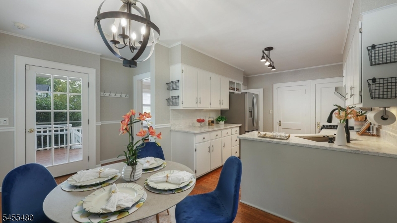 209 Midwood Pl Property Photo 3