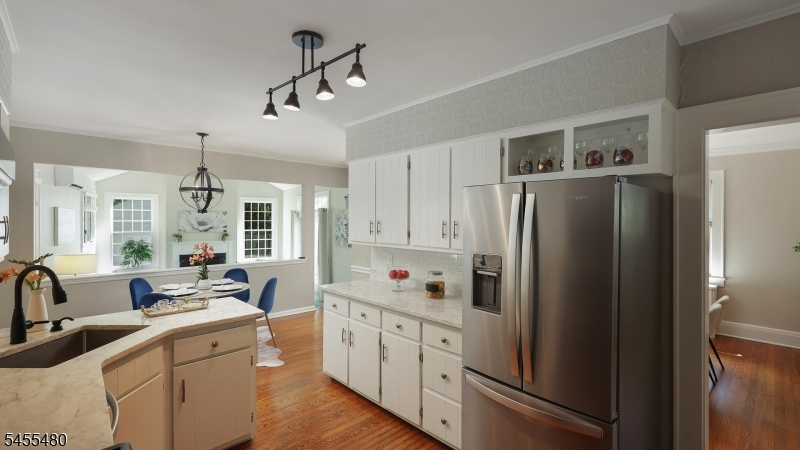 209 Midwood Pl Property Photo 4