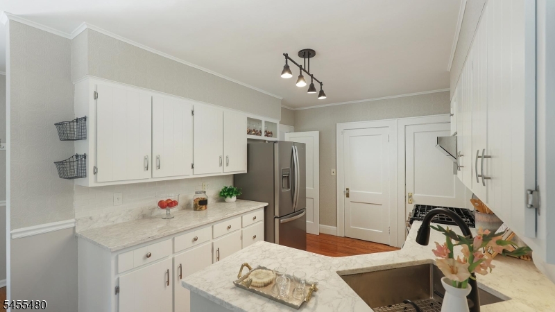 209 Midwood Pl Property Photo 17
