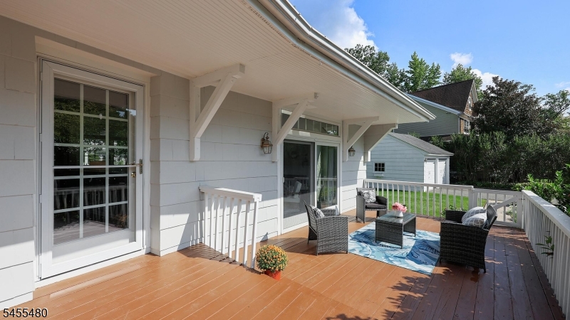 209 Midwood Pl Property Photo 33
