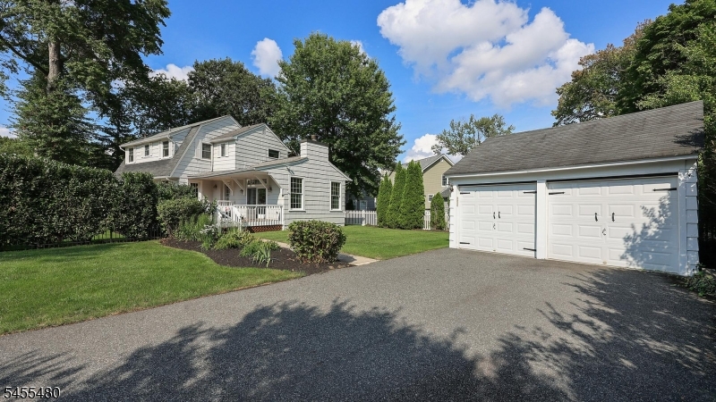 209 Midwood Pl Property Photo 38