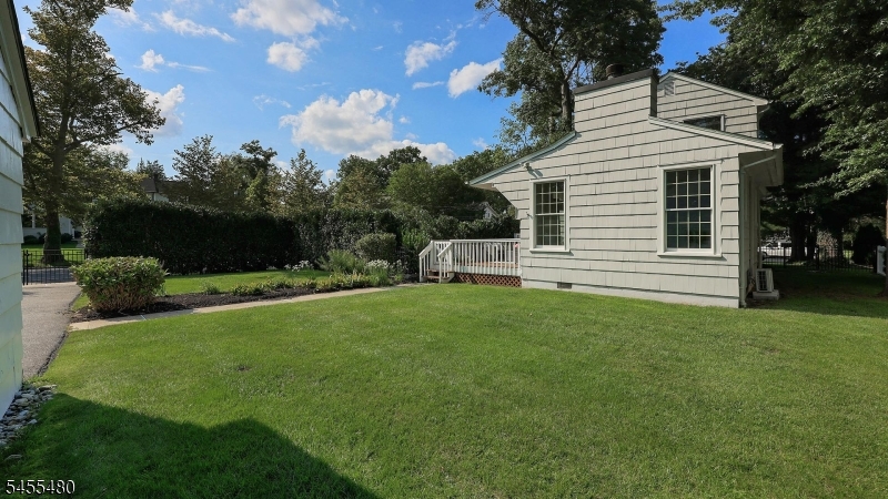 209 Midwood Pl Property Photo 39