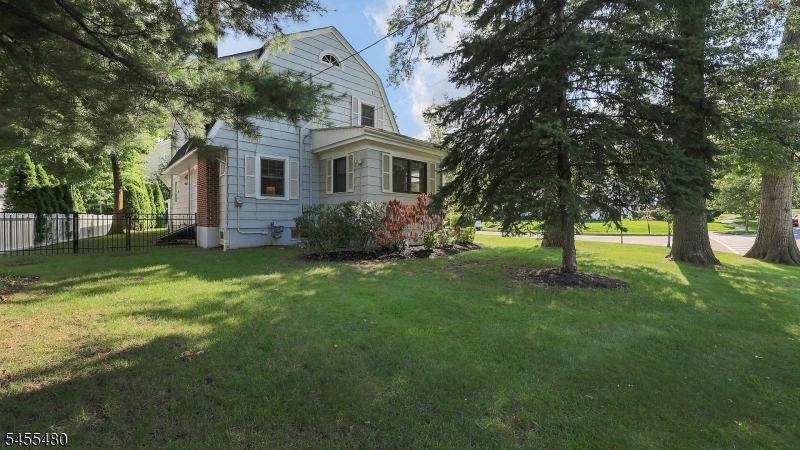 209 Midwood Pl Property Photo 41