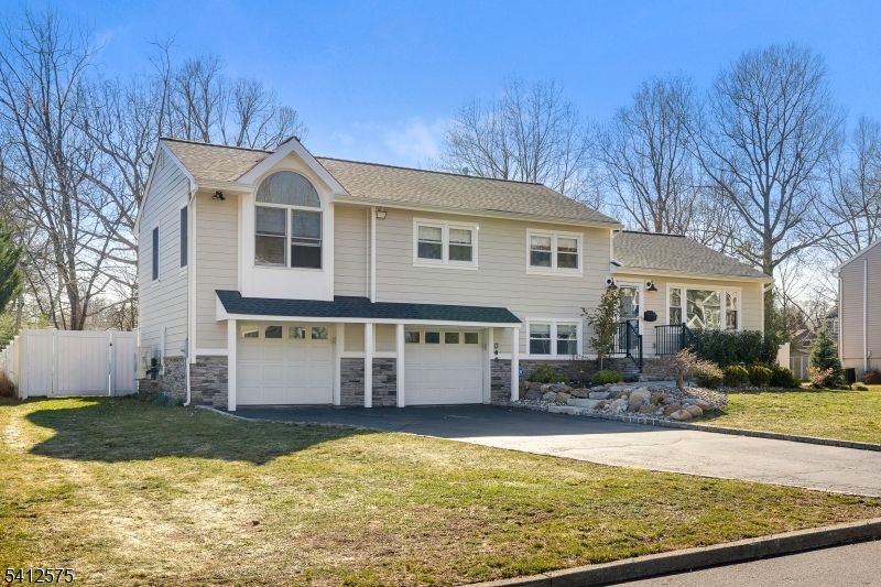 58 Edgewood Dr Property Photo 2