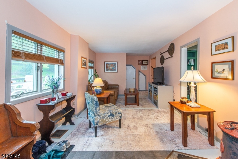 34 Unneberg Ave Property Photo 3