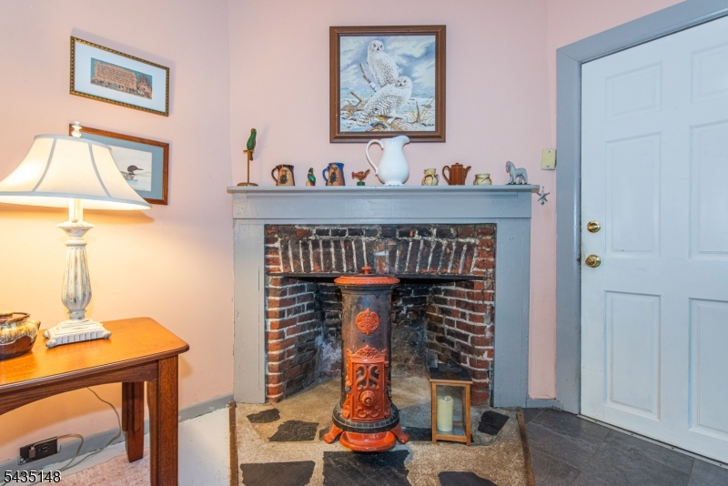 34 Unneberg Ave Property Photo 5