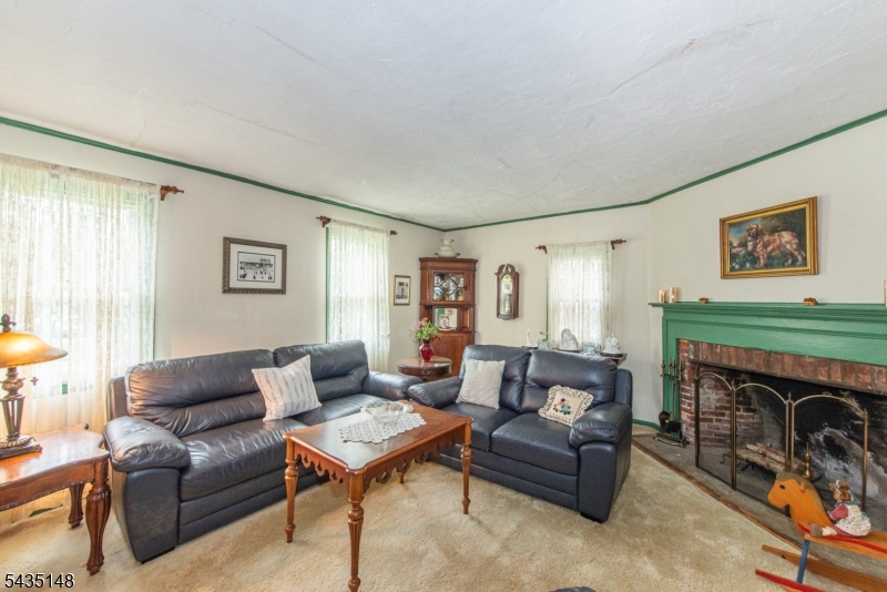34 Unneberg Ave Property Photo 7