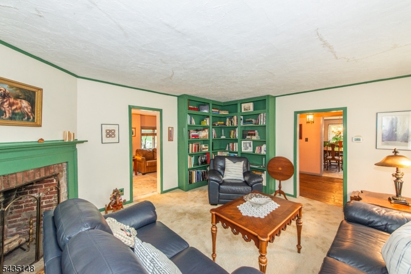 34 Unneberg Ave Property Photo 8
