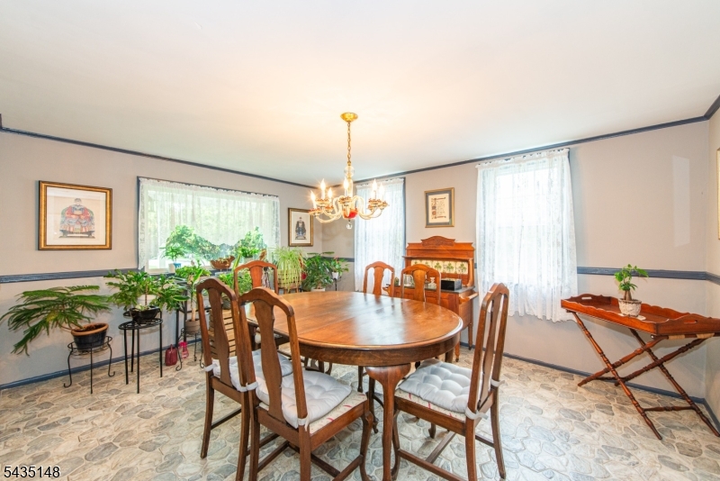 34 Unneberg Ave Property Photo 10