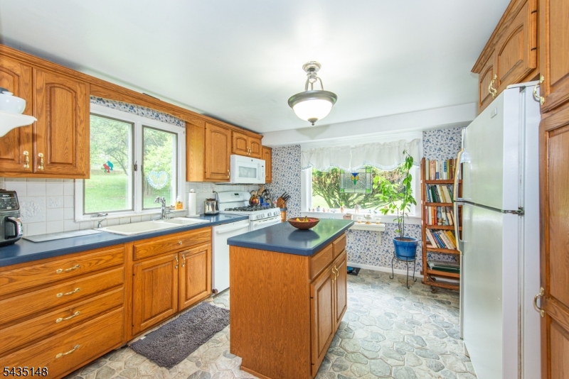 34 Unneberg Ave Property Photo 15